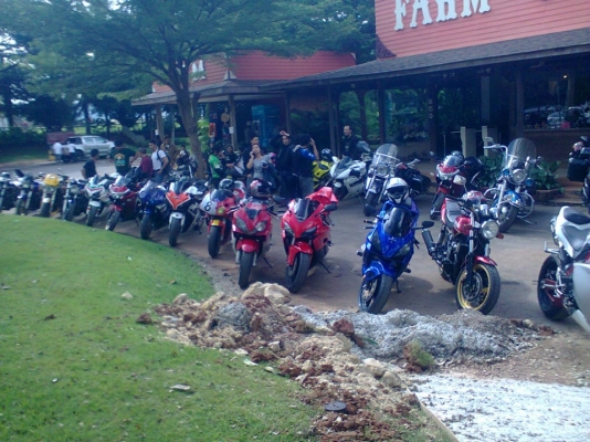 จัดไฟแนนท์ได้ขายCBR600cc F4 ปี2002 ทะเบียน โอนได้ จะเอาเงินไปวางคันใหม่ครับ