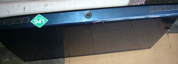 ฝากระโปรงหล้ง เปอร์โย 505 สภาพดี พร้อมขาจับ