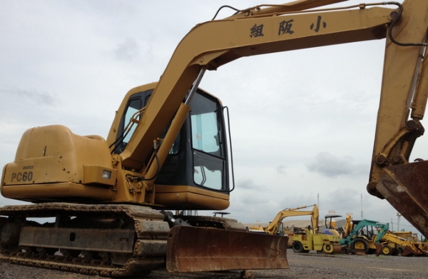 รถขุด PC60-7 โทร.0927826142,034886118 www.patanamachine.com รถขุด PC60-7 โทร.0927826142,034886118 www.patanamachine.com