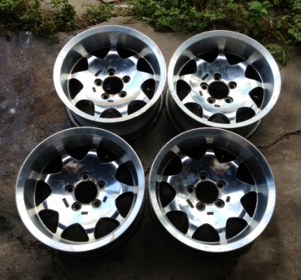 ขายล้อแท้ Enkei ขอบ 15x7 ใส่ 5/114.3 ออฟลึกกำลังสวยครับ