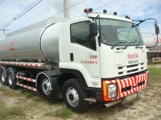 มี4คัน-รถใหม่-สิงหา-2554ISUZU-DEGA-FVM-240-HP-1-เพลา-12ล้อ-โหลดล่าง-ถัง-20000ลิตร