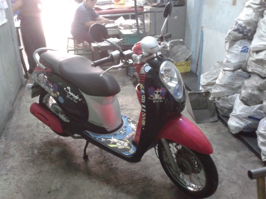 ขาย Scoopy iปี 54 26,000 สี ดำ ชมพู ราคาต่อรองได้