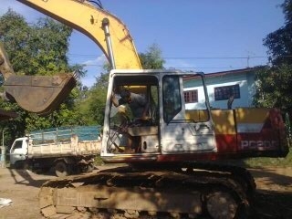 ขายด่วนKOMATSU PC200-5 สภาพพร้อมใช้งาน ชีเรียล6xxxxกว่าไฟฟ้าครบ เอวแน่นรถแรงเร็ว เอกสารเล่มทะเบียน