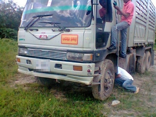 รถฮีโน่ 10 ล้อดั๊ม  FM3M  240 แรงม้า  ปี 39 ( ขายแม่ลูก )   ติดต่อได้ทื่ 081-6079515