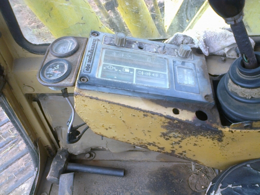 KOMATSU PC 120-3 คอนโทรลสั้น ช่วงล่างใบแทรกขนาดใหญ่ฉีกเลี้ยวได้สบายครับ เอวแน่นมากๆ เครื่อง 6BD1 ปั๊มเดิมๆทำงานไม่มีโหลดครับ สภาพดีบอดี้สวยพร้อมใช้งานจริงๆครับคันนี้ เอกสารสัญญาซื้อขาย ราคาต่อรองได้ครับ