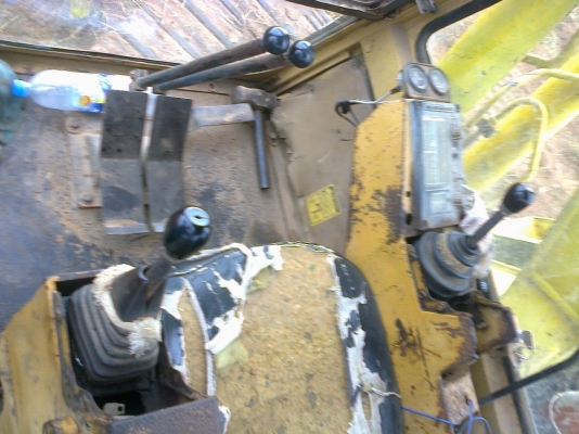 KOMATSU PC 120-3 คอนโทรลสั้น ช่วงล่างใบแทรกขนาดใหญ่ฉีกเลี้ยวได้สบายครับ เอวแน่นมากๆ เครื่อง 6BD1 ปั๊มเดิมๆทำงานไม่มีโหลดครับ สภาพดีบอดี้สวยพร้อมใช้งานจริงๆครับคันนี้ เอกสารสัญญาซื้อขาย ราคาต่อรองได้ครับ