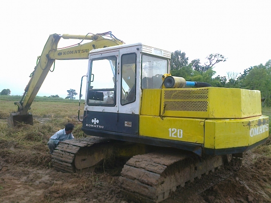 KOMATSU PC 120-3 คอนโทรลสั้น ช่วงล่างใบแทรกขนาดใหญ่ฉีกเลี้ยวได้สบายครับ เอวแน่นมากๆ เครื่อง 6BD1 ปั๊มเดิมๆทำงานไม่มีโหลดครับ สภาพดีบอดี้สวยพร้อมใช้งานจริงๆครับคันนี้ เอกสารสัญญาซื้อขาย ราคาต่อรองได้ครับ
