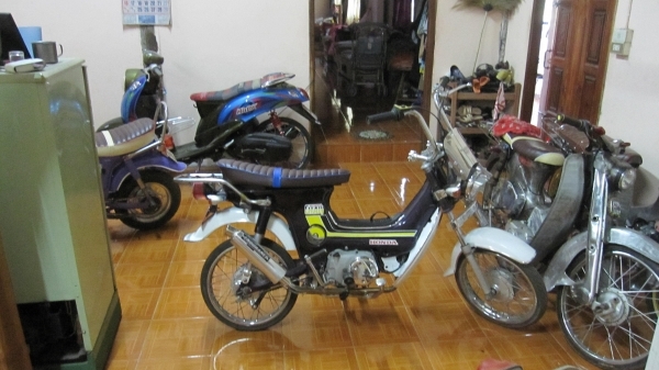 ลดๆๆๆเหลือ21000ถ้วนครับ จะเลิกเล่นแล้วครับขายๆๆขายชาลีสีม่วงครามเครื่องเวฟ110 มีเล่มเครื่องครับ ขาย21000บาทครับ แต่งสวยๆสนใจติดต่อ 080-1696651 ส่งได้ทั่วไทย