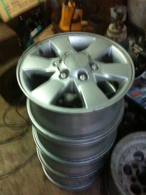 ขายด่วนแม๊กเดิมอีซูซุ 16 นิ้ว จัดส่งได้ครับ  ชุดที่ 2