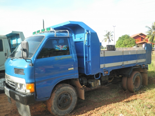 ขาย isuzu ks110  สีสวย เกียร์rocky พวงมาลัยพาเวอร์ เกียร์สั้น fหลัง ดั้มอะลูมิเนียม