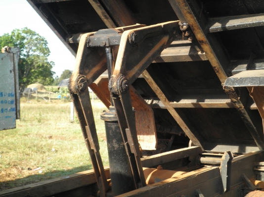 ขาย isuzu ks110  สีสวย เกียร์rocky พวงมาลัยพาเวอร์ เกียร์สั้น fหลัง ดั้มอะลูมิเนียม