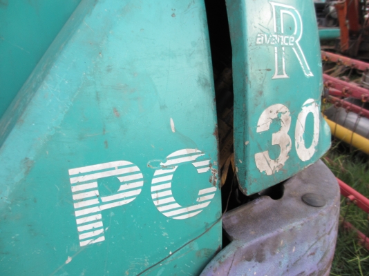 ขายแล้วนะครับ KOMATSU PC 30-7 รถขุด เก่าไทย ตามสภาพ เลยครับ  น้องร็อคจัดให้