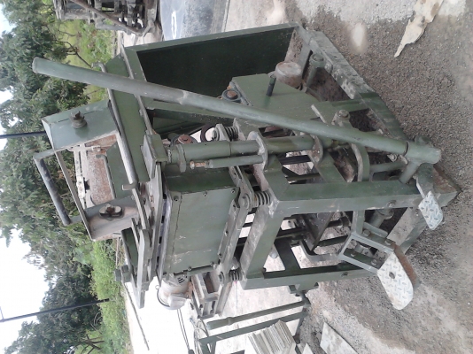 เครื่องอัดอิฐบล๊อกสภาพใหม่