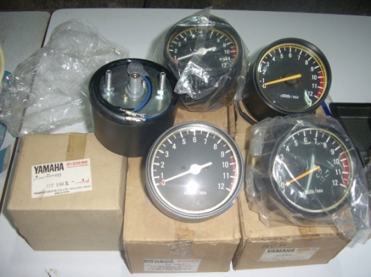 ขาย วัดรอบ ดีที  100 ของใหม่ งานเก่า  850.- (ปี 32)