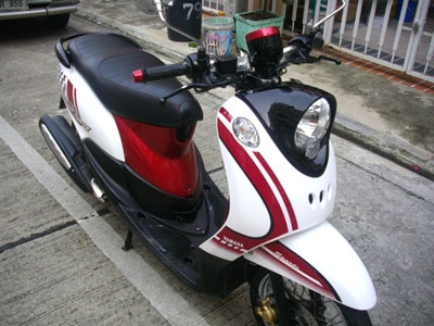 ขายNew Fino ปี 2012 เกย์แยก ลาย Sports รถ 6 เดือน ไมล์แท้ 6940 กม. เครื่องเดิมๆ สภาพสวย สีขาว แดง