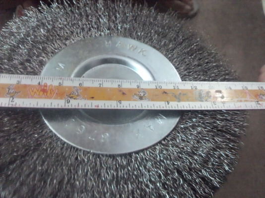 ล้อแปรงลวดขัด เอาไปใส่แกนของแท่นหินเจียร๋