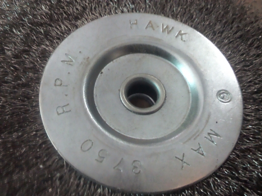 ล้อแปรงลวดขัด เอาไปใส่แกนของแท่นหินเจียร๋