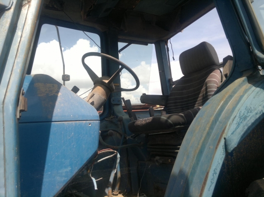 ขายรถไถร์ FORD 8210 ขับเครื่อน 4 ล้อ 2 เพลา สภาพพร้อมใช้