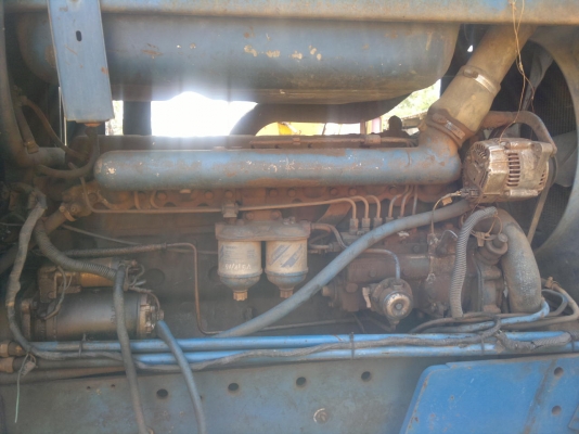 ขายรถไถร์ FORD 8210 ขับเครื่อน 4 ล้อ 2 เพลา สภาพพร้อมใช้