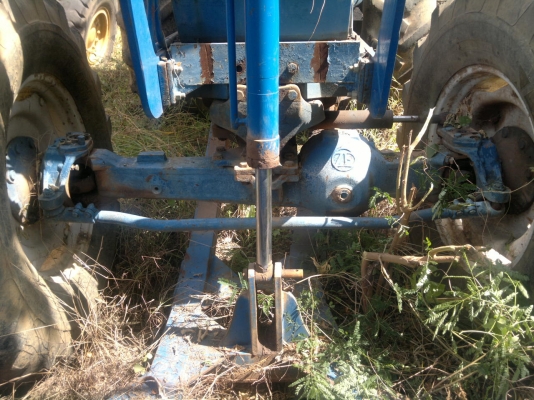 ขายรถไถร์ FORD 8210 ขับเครื่อน 4 ล้อ 2 เพลา สภาพพร้อมใช้