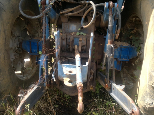 ขายรถไถร์ FORD 8210 ขับเครื่อน 4 ล้อ 2 เพลา สภาพพร้อมใช้