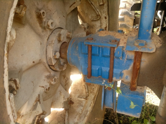 ขายรถไถร์ FORD 8210 ขับเครื่อน 4 ล้อ 2 เพลา สภาพพร้อมใช้