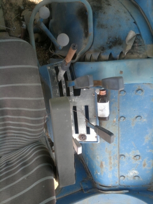 ขายรถไถร์ FORD 8210 ขับเครื่อน 4 ล้อ 2 เพลา สภาพพร้อมใช้