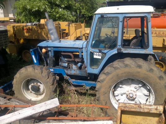 ขายรถไถร์ FORD 8210 ขับเครื่อน 4 ล้อ 2 เพลา สภาพพร้อมใช้