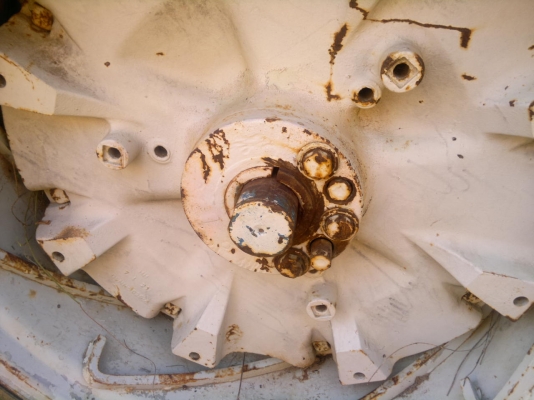 ขายรถไถร์ FORD 8210 ขับเครื่อน 4 ล้อ 2 เพลา สภาพพร้อมใช้