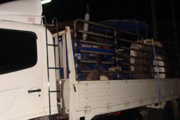 บริการขนส่ง รถไถ ด้วยรถบรรทุก6-10 เทเลอร์ ทุกขนาด084-8175241