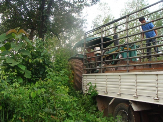 บริการขนส่ง รถไถ ด้วยรถบรรทุก6-10 เทเลอร์ ทุกขนาด084-8175241