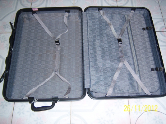 กระเป๋าเดินทางใหญ่ๆ