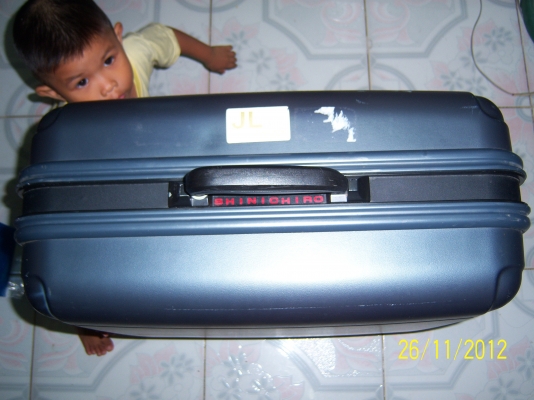 กระเป๋าเดินทางใหญ่ๆ