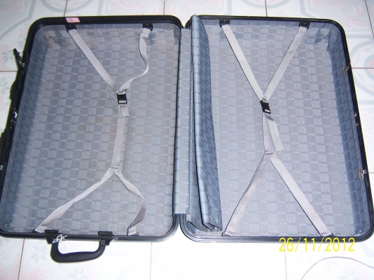 กระเป๋าเดินทางใหญ่ๆ