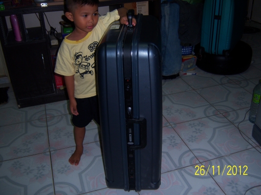 กระเป๋าเดินทางใหญ่ๆ