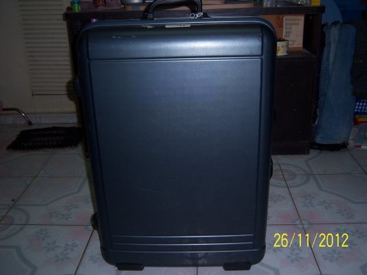 กระเป๋าเดินทางใหญ่ๆ