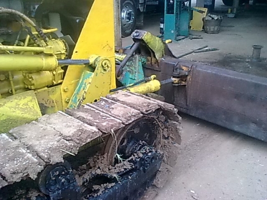 ขายแทรกเตอร์KOMATSU D20p-5 เอกสารอิมวอย สภาพสวยพร้อมใช้ ติดต่อได้ที่คุณ อ๊อฟ พิจิตร 086-737-9991