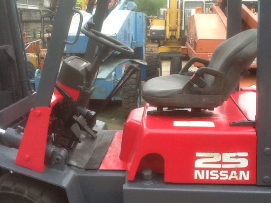 ขายด่วนๆ รถยกนิสสัน 2.5 ตัน เครื่องดีเซล เสาสูง 4.5 เมตร เกียร์ธรรมดา สภาพพร้อมใช้งานได้เลย เครื่องดี เกียร์ดี ระบบสมบูรณ์