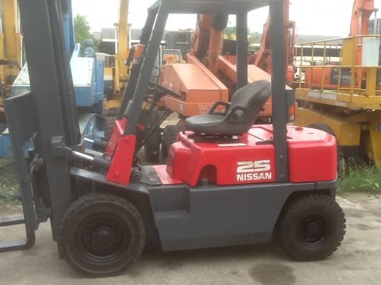 ขายด่วนๆ รถยกนิสสัน 2.5 ตัน เครื่องดีเซล เสาสูง 4.5 เมตร เกียร์ธรรมดา สภาพพร้อมใช้งานได้เลย เครื่องดี เกียร์ดี ระบบสมบูรณ์