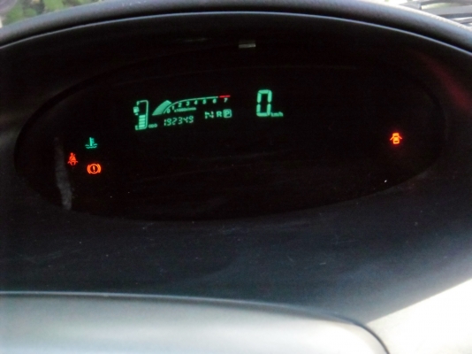 ขายรถ ครับ เพราะไม่มีที่จอด รุ่น( TOYOTA (VIOS)ตัว ท้อป - ( s ) ดีส 4 ล้อ ( AIR BAG-ABS ) รถสวย ครับ  ผู้หญิงใช้ ไมล์ดิจิตอล