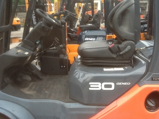 รถยกโตโยต้ารุ่น 8 เสาสูง 4 เมตร เครื่องเบนซินติดแก๊สจากนอก เกียร์ออโต้ สภาพพร้อมใช้งานได้เลย รถยกโตโยต้ารุ่น 8 เสาสูง 4 เมตร เครื่องเบนซินติดแก๊สจากนอก เกียร์ออโต้ สภาพพร้อมใช้งานได้เลย