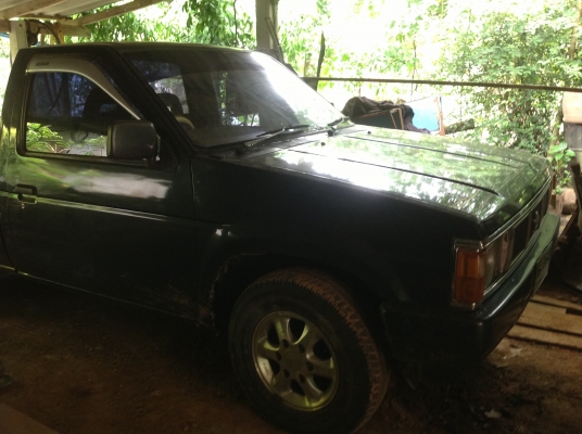 รถNissan ใช้กา๊ชเครื่่องเบนซินสภาพสวยพร้อมใช้งานติดต่อ 080-1405528