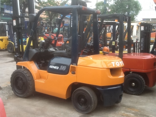 รถยกโตโยต้ารุ่น 7 น้ำหนักยก 3 ตัน เสาสูง 3 เมตร เครื่องดีเซล เกีรยร์ออโต้