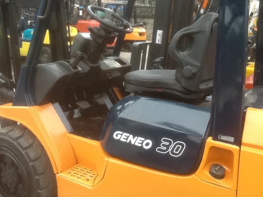 รถยกโตโยต้ารุ่น 7 น้ำหนักยก 3 ตัน เสาสูง 3 เมตร เครื่องดีเซล เกีรยร์ออโต้