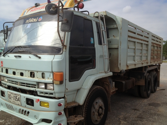 อีซูซุ 240 แรง ดั๊ม ยางดี พร้อมใช้งาน 1300000 บาท พร้อมจัดไฟแนนท์ครับผม