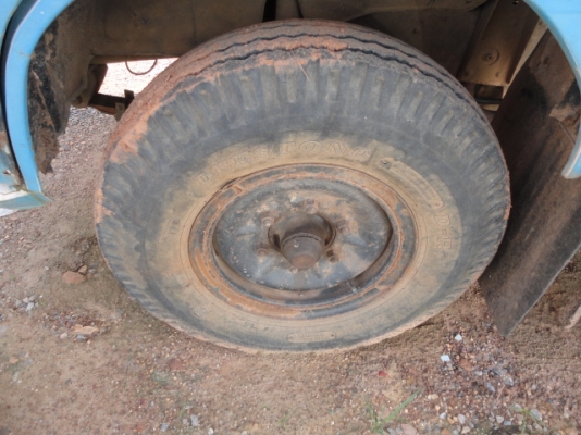 MITSUBISHI  6 ล้อ    มีเล่มทะเบียนพร้อมค่ะ