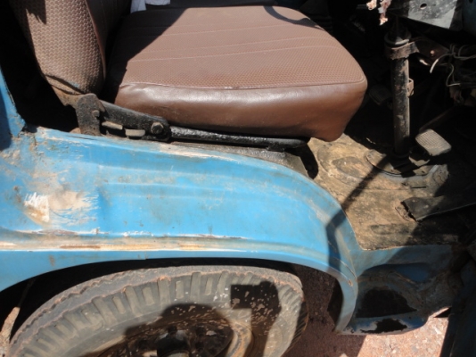 MITSUBISHI  6 ล้อ    มีเล่มทะเบียนพร้อมค่ะ