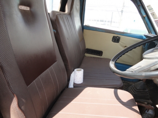 MITSUBISHI  6 ล้อ    มีเล่มทะเบียนพร้อมค่ะ