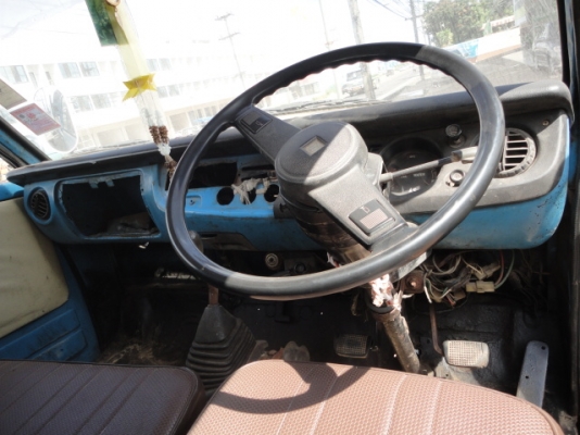 MITSUBISHI  6 ล้อ    มีเล่มทะเบียนพร้อมค่ะ