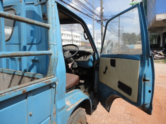 MITSUBISHI  6 ล้อ    มีเล่มทะเบียนพร้อมค่ะ